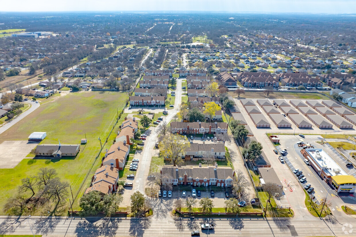 Primary Photo - Cantebury Crossing Townhomes
