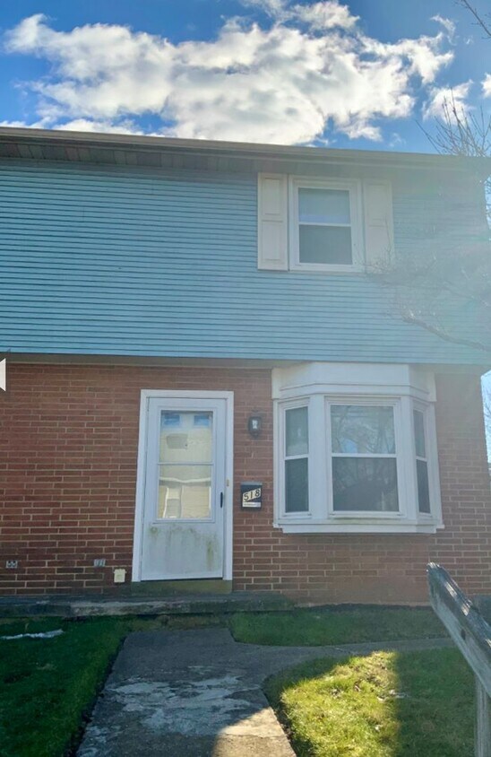 Foto principal - 518 E High St
