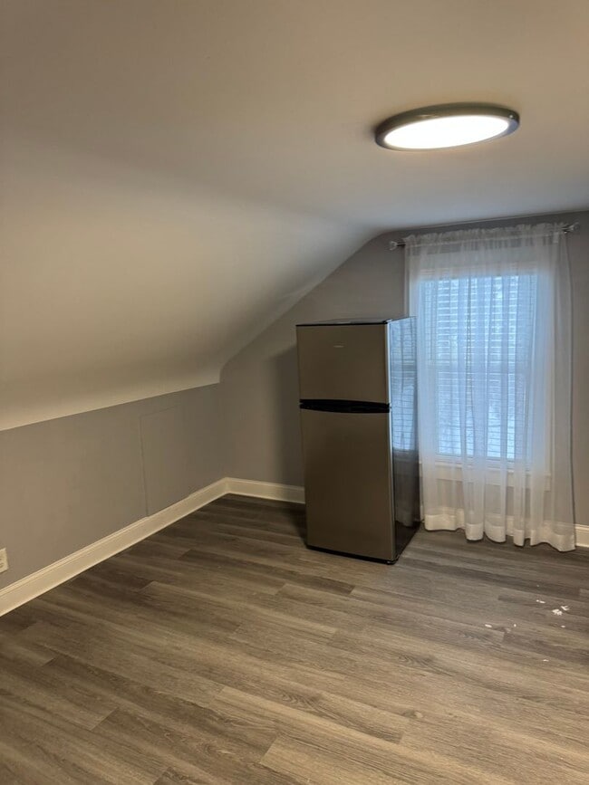 Foto del edificio - 2nd floor 2 bedroom 1 bath newly remodeled unit