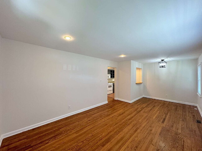 Building Photo - Charming 3 Bedroom Home in Raleigh!