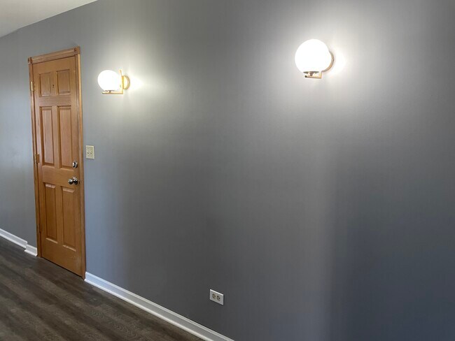 Building Photo - 1105 E Ardyce Ln