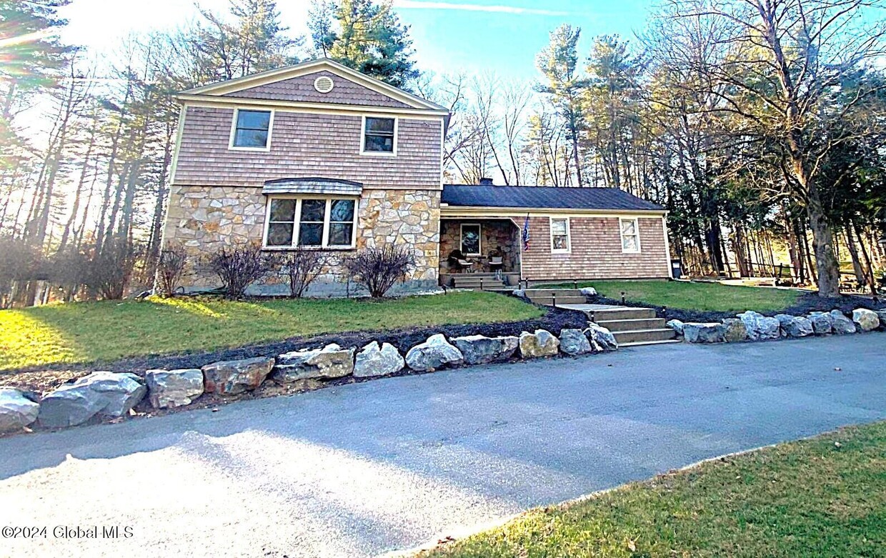 Foto principal - 63 Fieldstone Dr