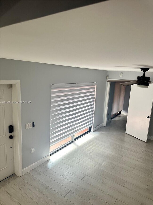 Foto del edificio - 9156D SW 23rd St