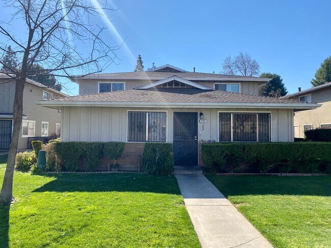 Foto del edificio - Beautifully Updated 2/1 in North Fresno