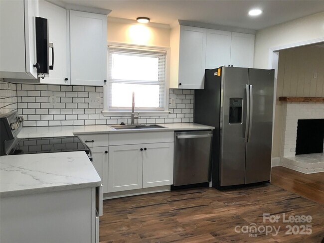 Building Photo - 4820 Amity Pl