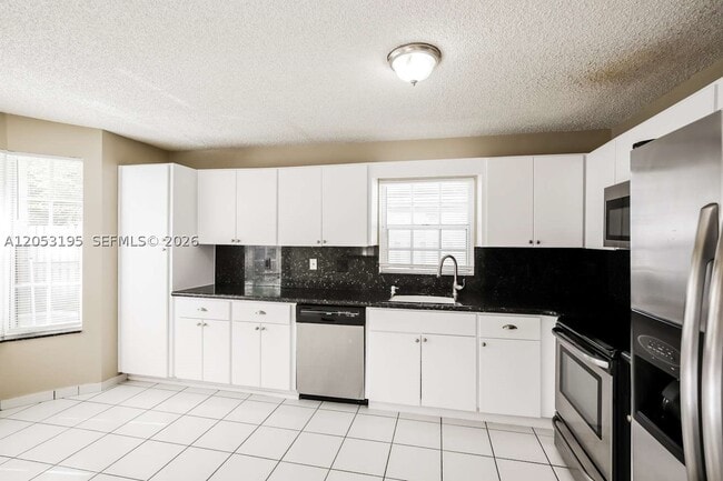 Building Photo - 621 SW 176th Ave