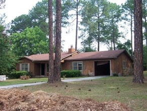 Building Photo - 807 Robin Hood Trail