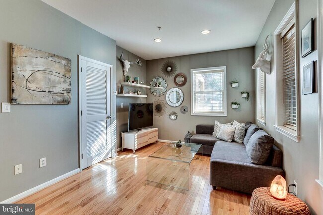 Building Photo - 610 Irving St NW