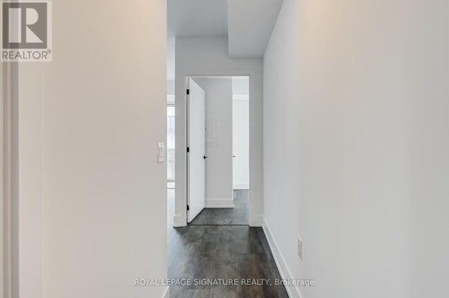 Photo du bâtiment - 2450-2450 Old Bronte Rd