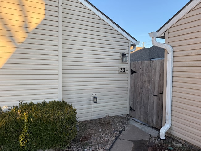 Building Photo - 32 E Chisholm Crk St