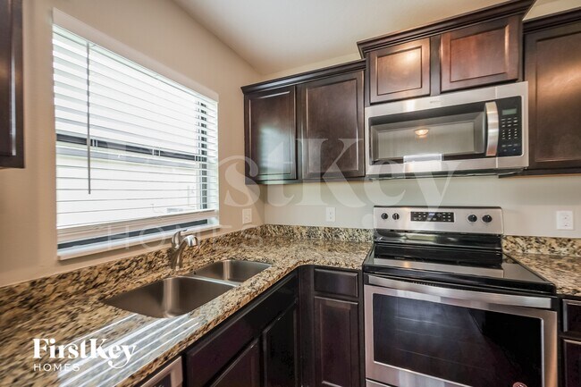 Building Photo - 1544 Swan Lake Cir