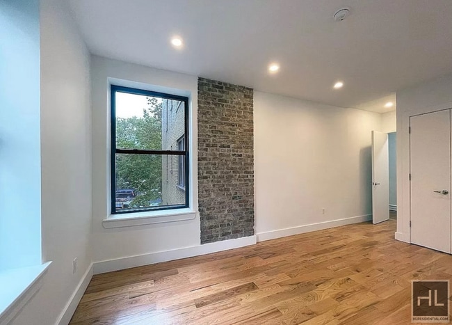 Building Photo - RIVERSIDE DRIVE / Amazing 3-Bed 1-Bath / F...