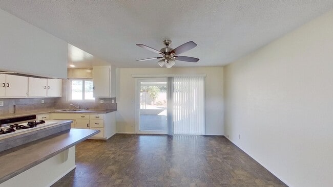 Building Photo - Charming 3 Bed 2 Bath House in Garden Grove!