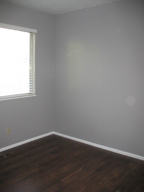 Building Photo - 1447 S 50 W