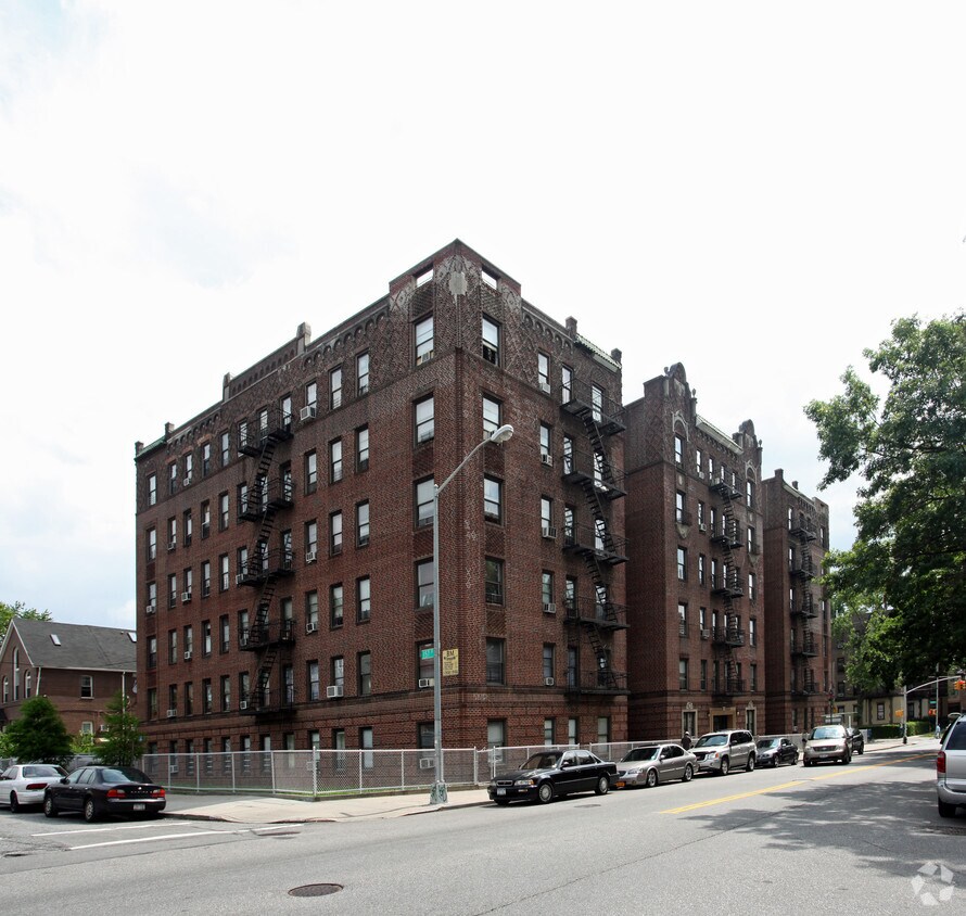 Foto principal - 157-11 Sanford Ave