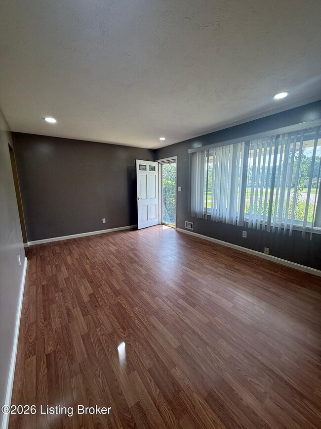 Building Photo - 5411 Fennel Ct