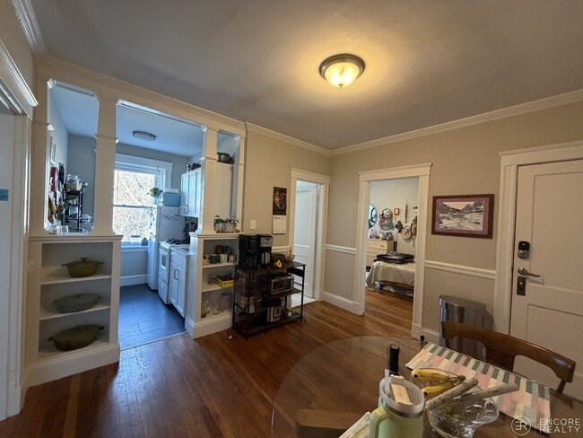 Building Photo - 11 Gray St