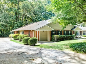 Building Photo - 572-574 Wedgewood Dr