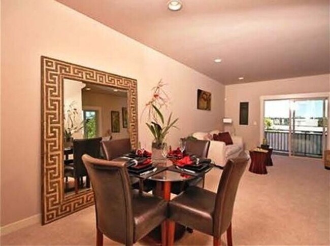 Foto del edificio - Beautiful townhouse 3 beds 2.5 baths.