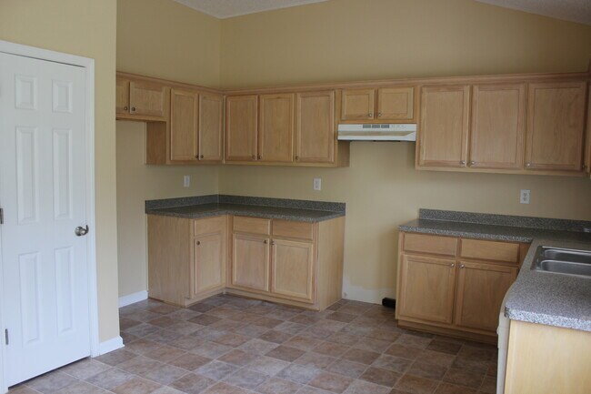 Foto del edificio - Lovely 3 Bedroom / 2 Bath with Bonus Room!