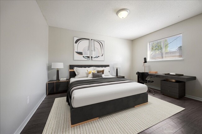 Building Photo - Welcome to Holmes Pointe Apartments!