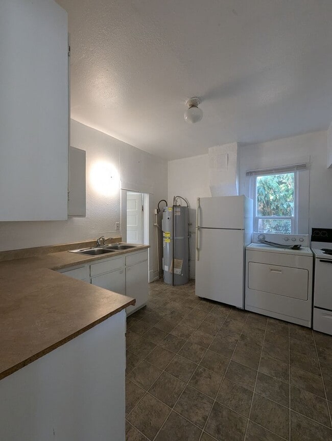 Building Photo - $1,000 Grocery Store Gift Card! 4 Bedroom,...