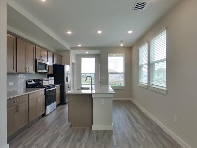 Building Photo - 525 Raglands Rd