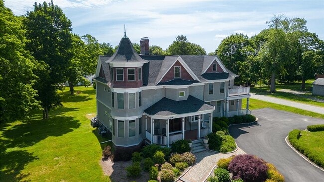 Foto del edificio - 567 Bristol Ferry Rd