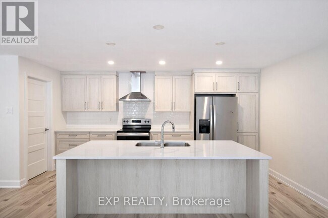 Building Photo - 321 Voyageur Pl
