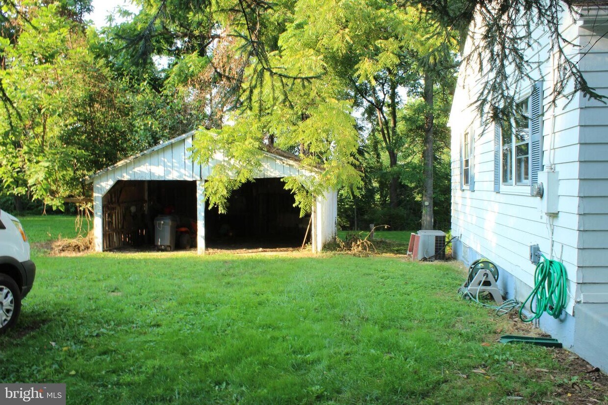 37032 Gaver Mill Rd, Purcellville, VA 20132 House Rental in