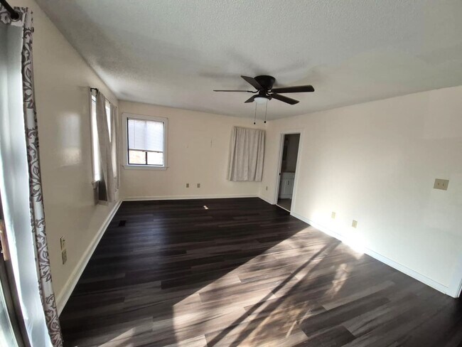 Foto del edificio - 217 Bridgewater Dr