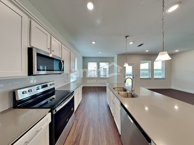 Building Photo - 14605 Cedar Ml Dr