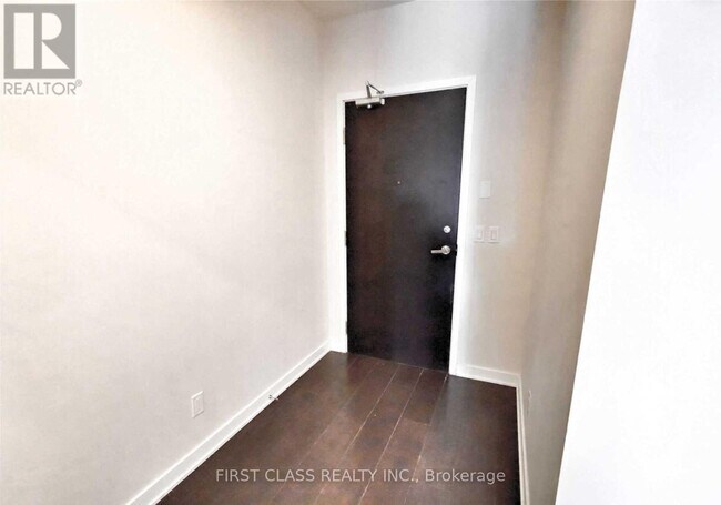 Building Photo - 170-2170 Sumach St