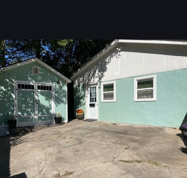 Building Photo - 2701 Hood Ave NW