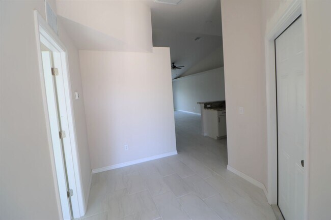 Foto del edificio - Newer Duplex Waterfront 3/2