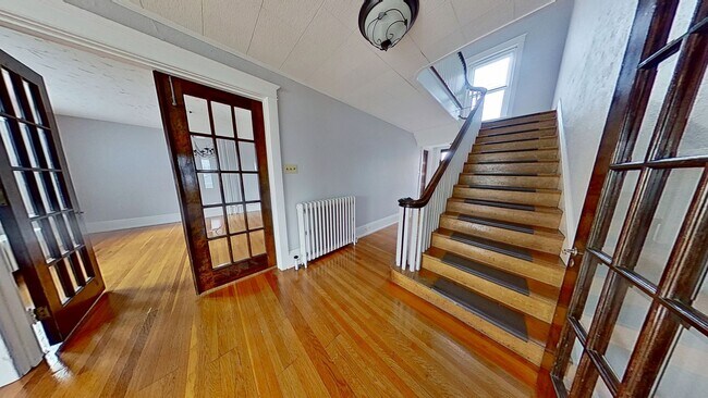 Foto del edificio - 2 Story Home