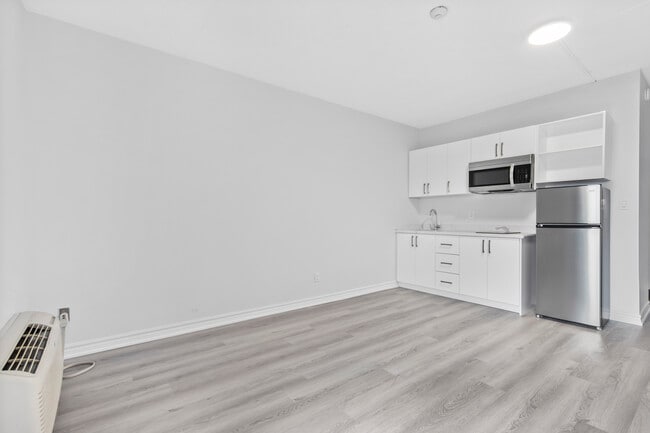 Building Photo - 2360 Princess St