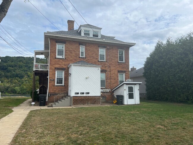 Foto del edificio - 7030 Front River Rd