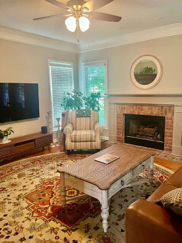 Building Photo - 333 Springhouse Cir
