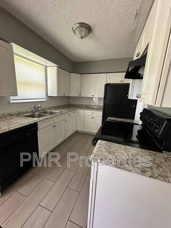 Building Photo - 637 SW 45th Street