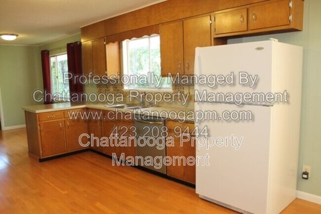 Foto del edificio - 6366 Fairview Rd
