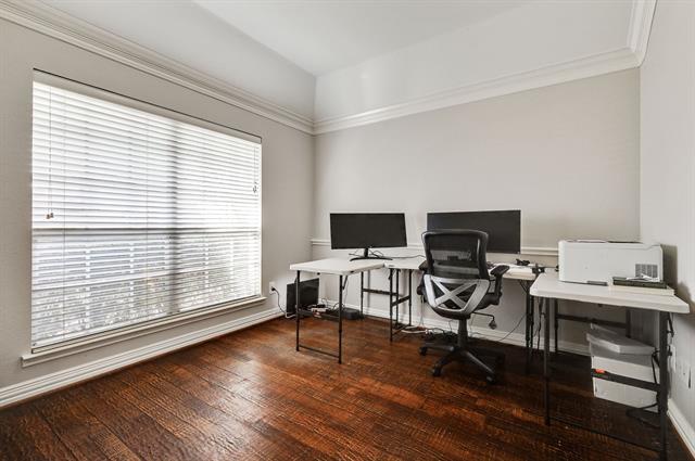 Foto del edificio - 1424 Lomond Ct