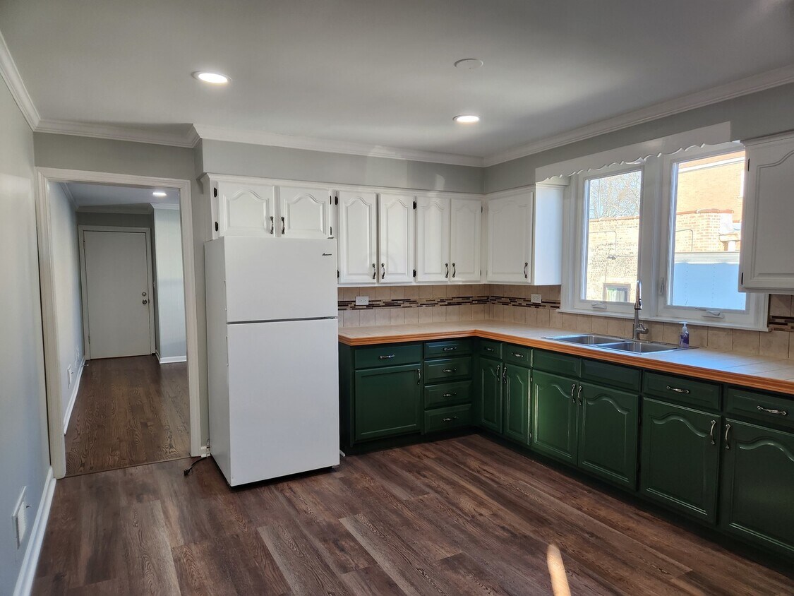 Building Photo - 4219 W 59th St