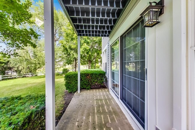 Building Photo - 1808 Vermont Dr