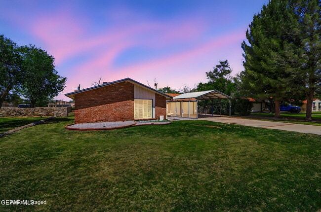 Building Photo - 809 Del Mar Dr