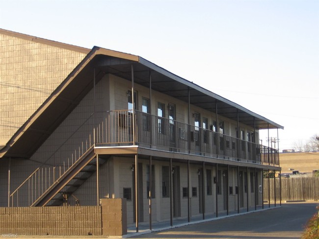 Building Photo - 1548 Smith St