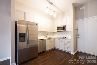 Building Photo - 2125 Southend Dr