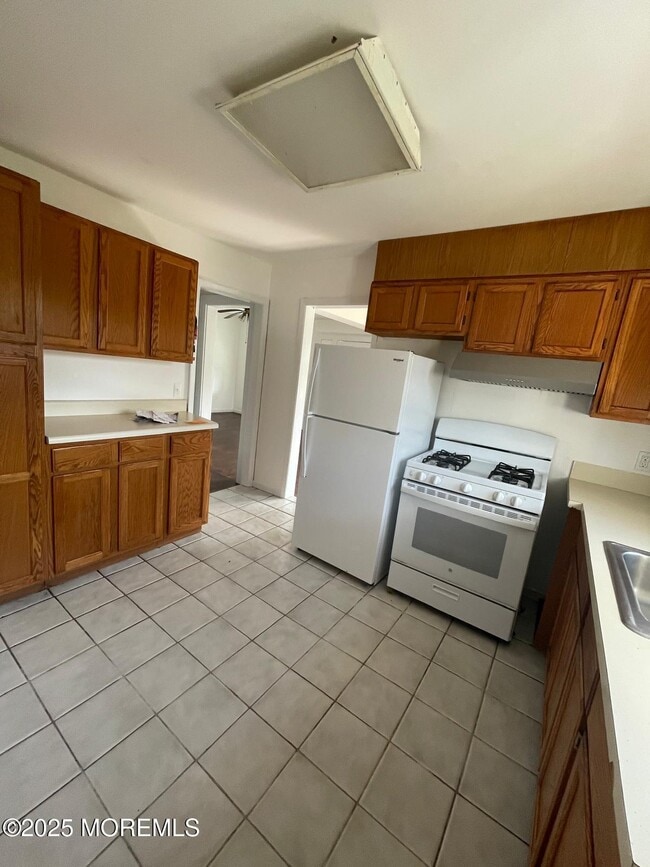 Building Photo - 399 W Park Ave