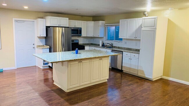 Foto del edificio - Huntington Beach Charming 3 Bedroom House