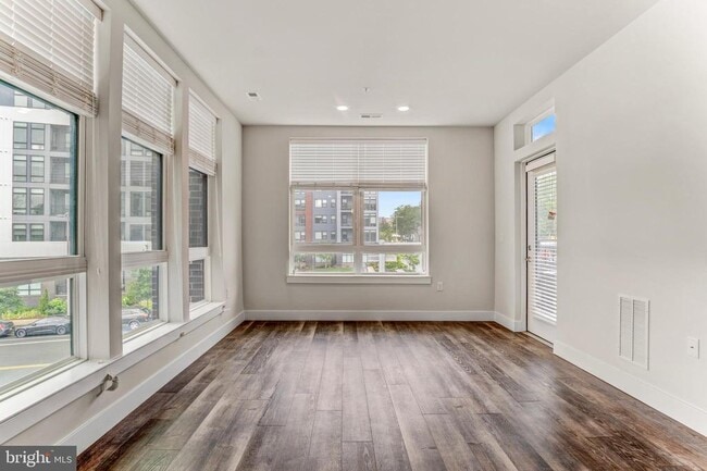 Foto del edificio - 1761 Old Meadow Rd